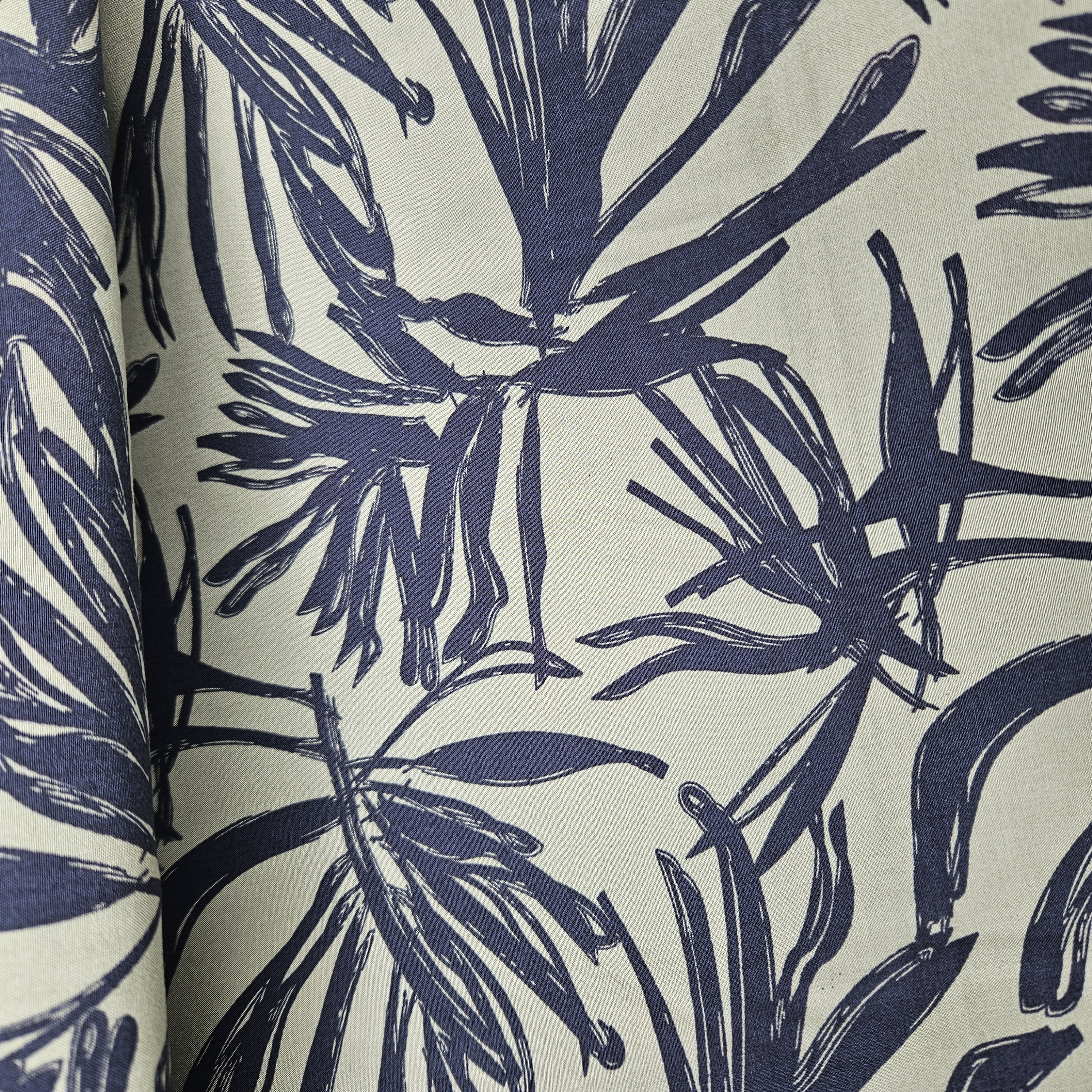 Viscose met    gewerkt motief   Art  N 2300-054