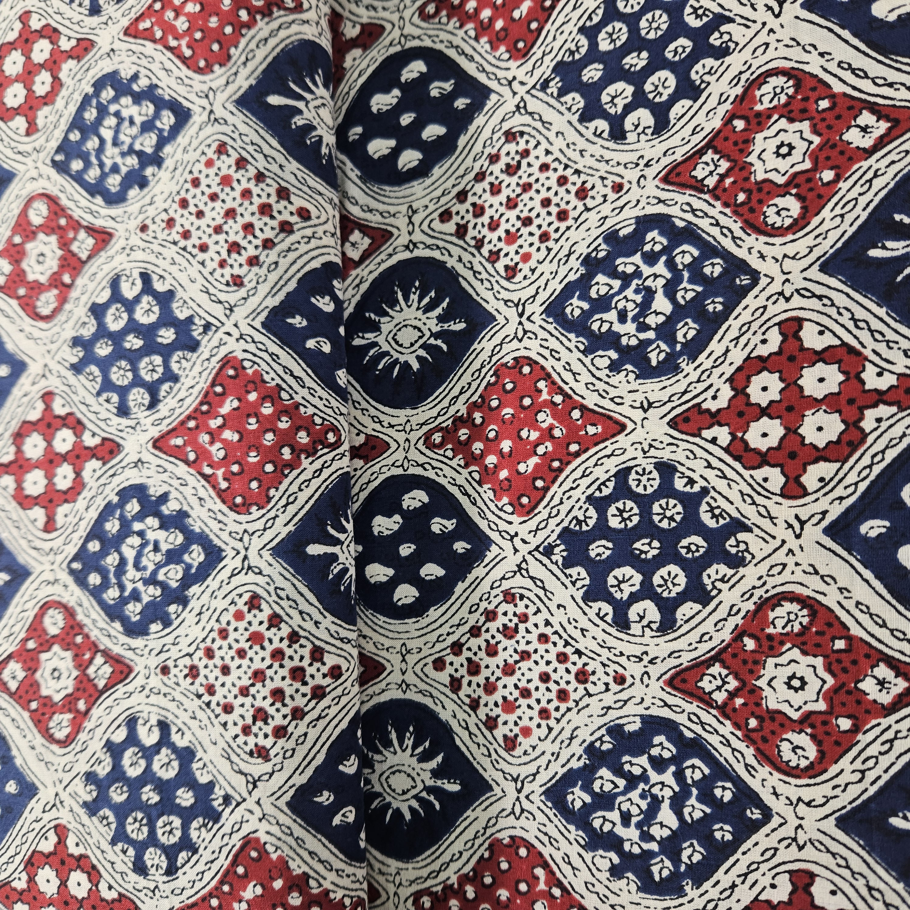 Batik   met mooi   gewerkt motief   Art  N 23361-052