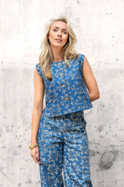 Gewassen denim  soepel vallend met geborduurd  motiefje    Art MC1003