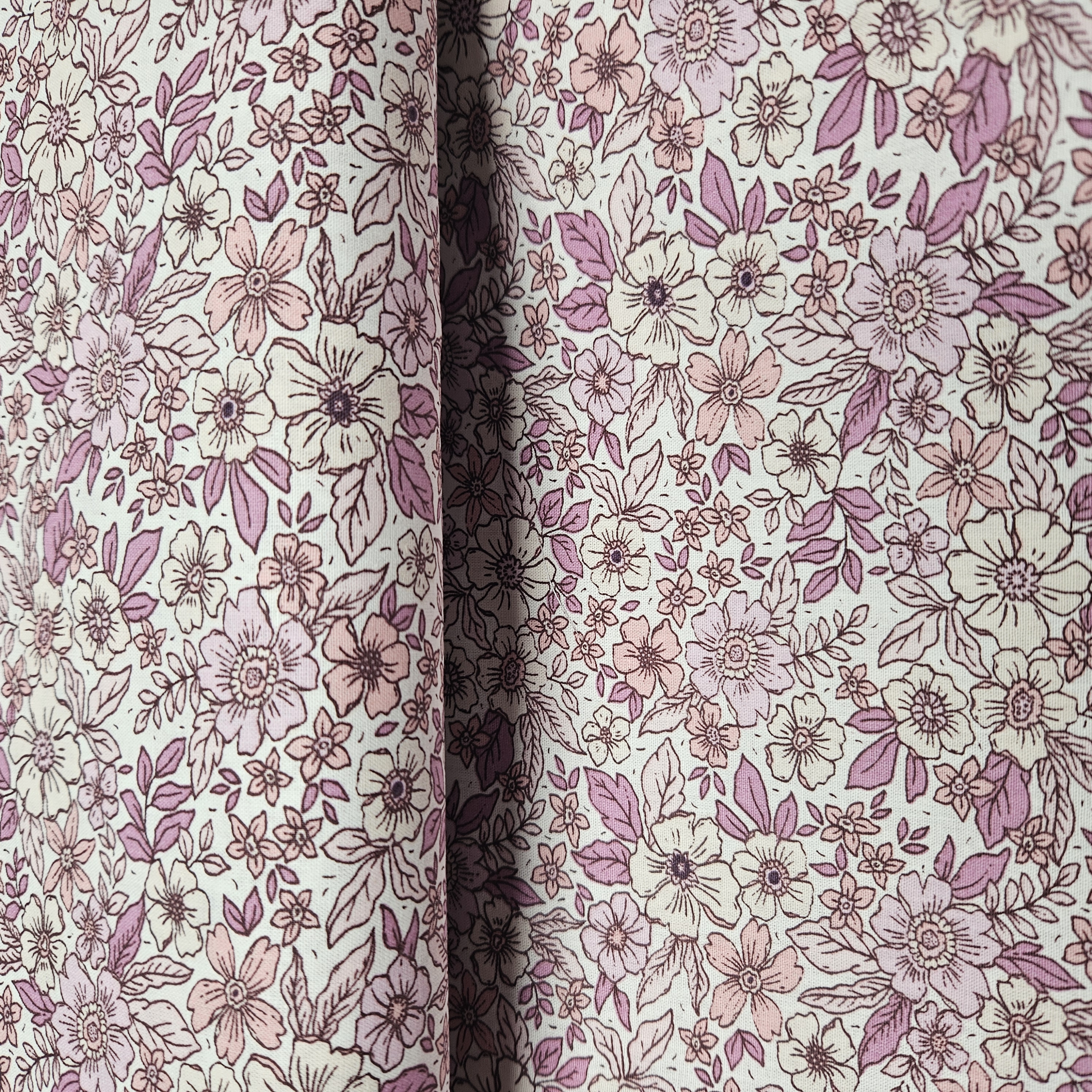 Poplin katoen  met   bloemetjes motief   Art 23746-012
