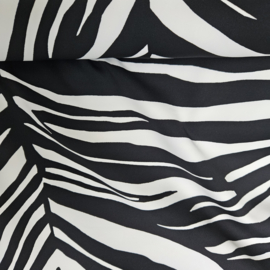 Soepele Jersey  met  zwart wit motief  heel mooie stof   Art CF156