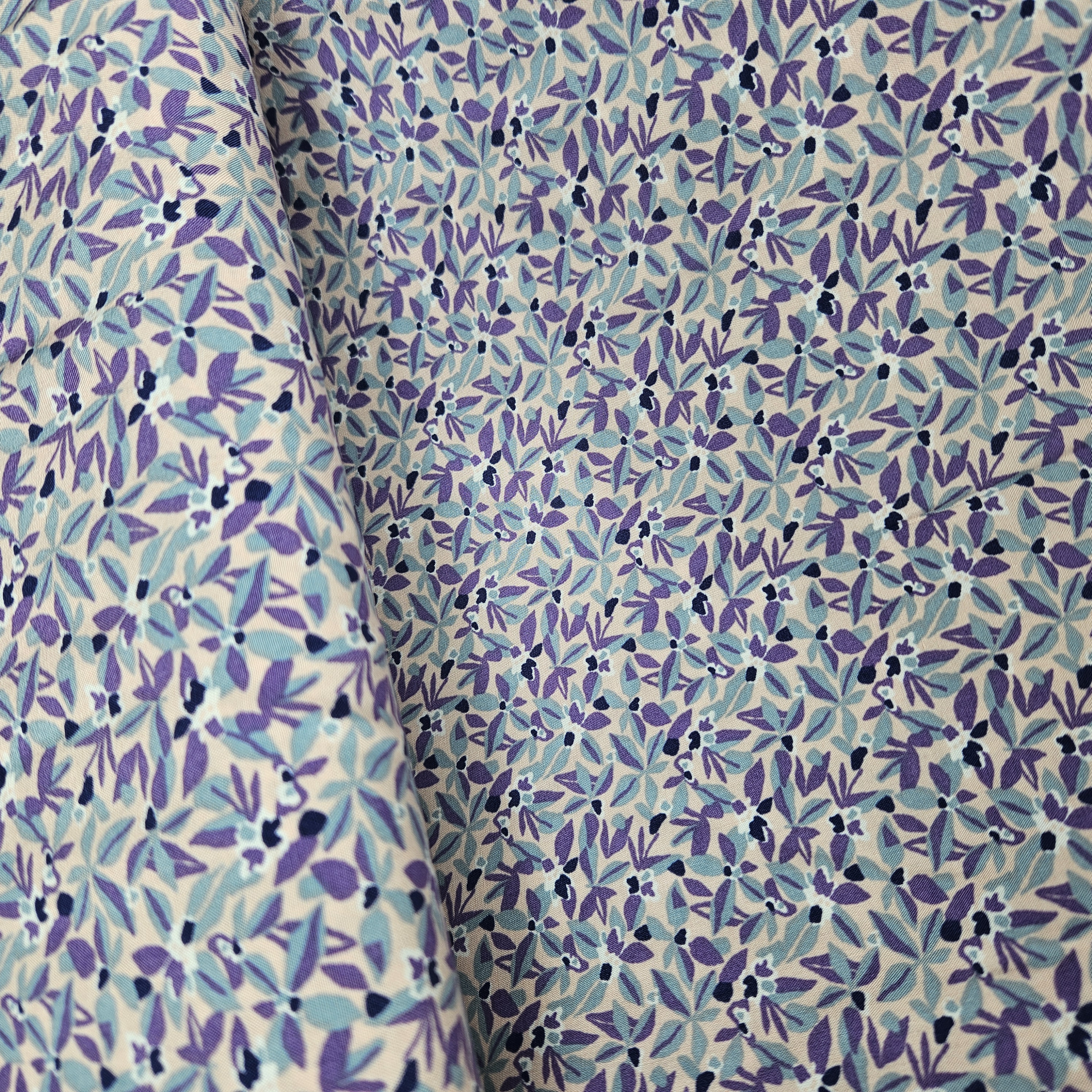 Viscose met    gewerkt motief   Art  N -054