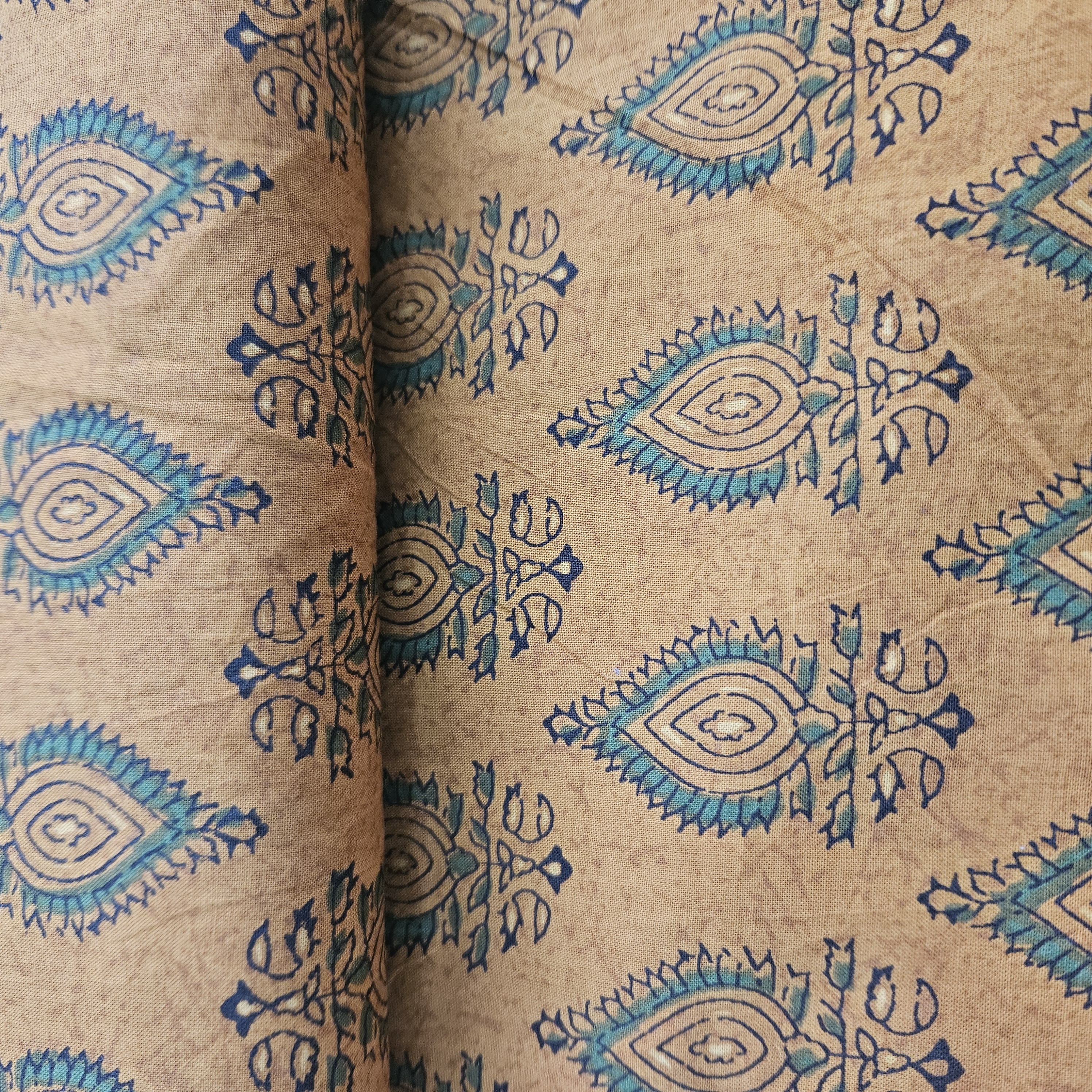 Batik   met   gewerkt motief   Art  N 23366-034