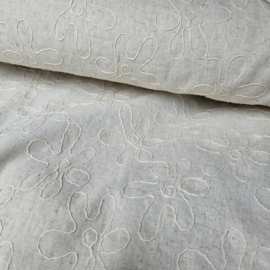 Linnen naturel  soepel vallend met geborduurd motief    Art N25041/052