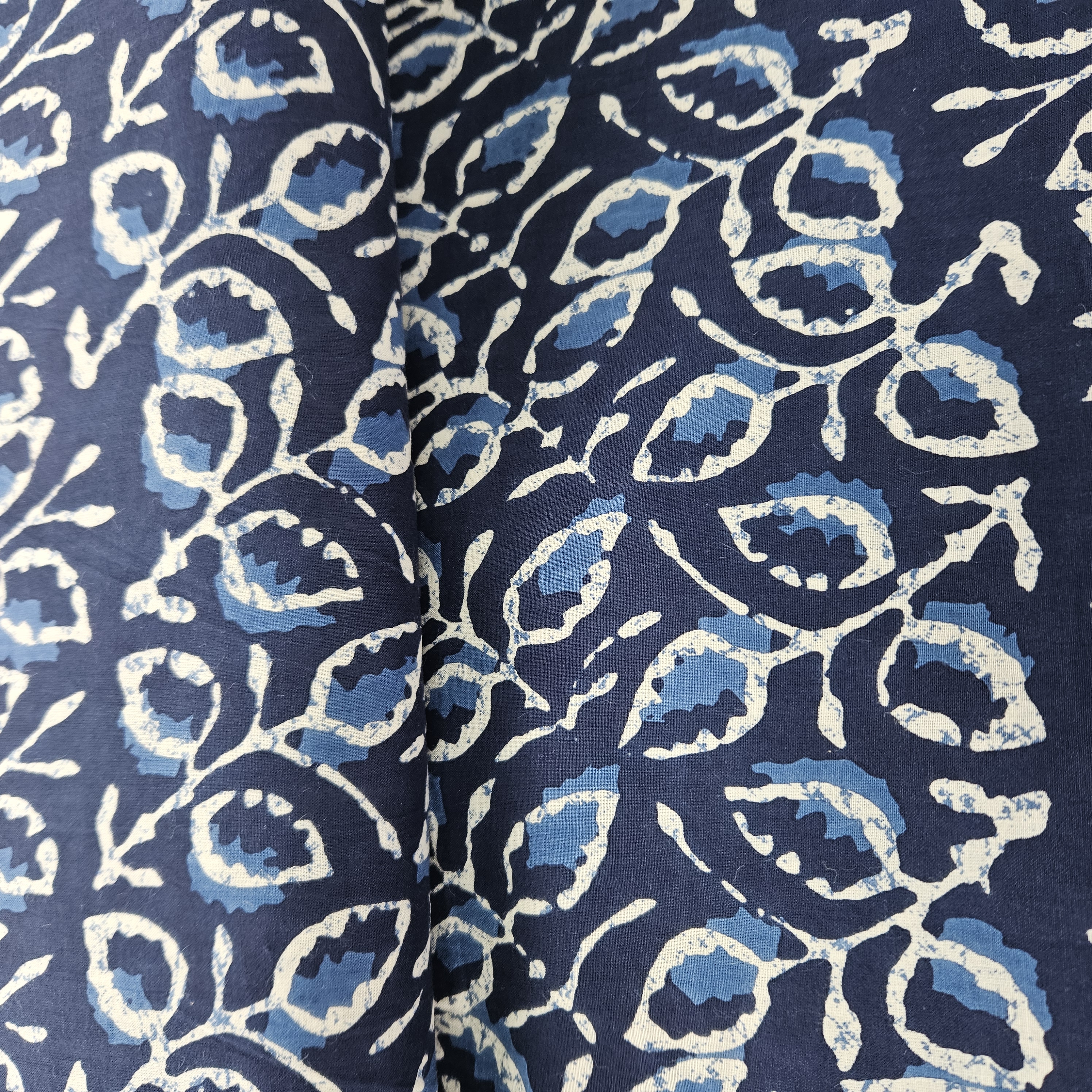 Batik donkerblauw  met mooi   gewerkt motief   Art  N 23345-006