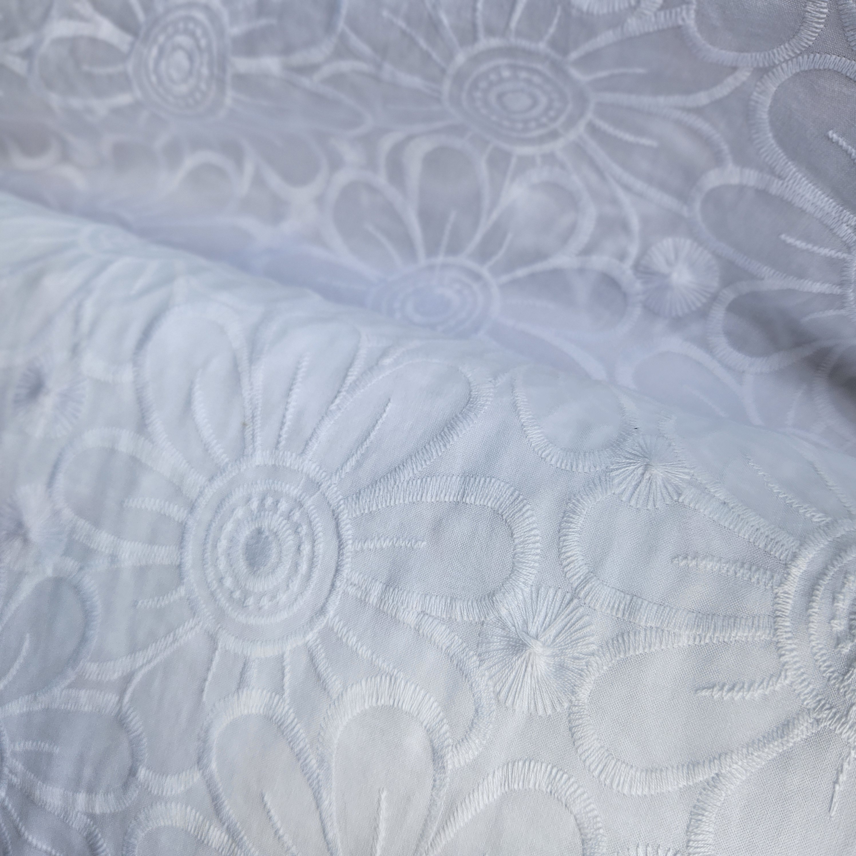 Broderie  wit   met motief   ART B 2317-0361