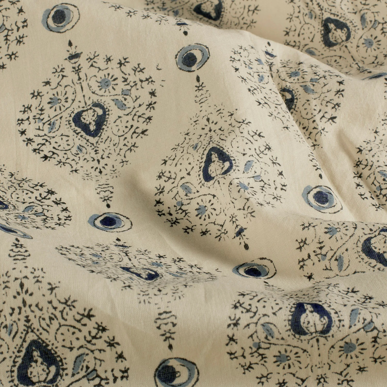 Batik   met   gewerkt motief   Art  N 23359-052