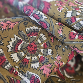 Batik   met mooi   gewerkt motief   Art  N 23361-052