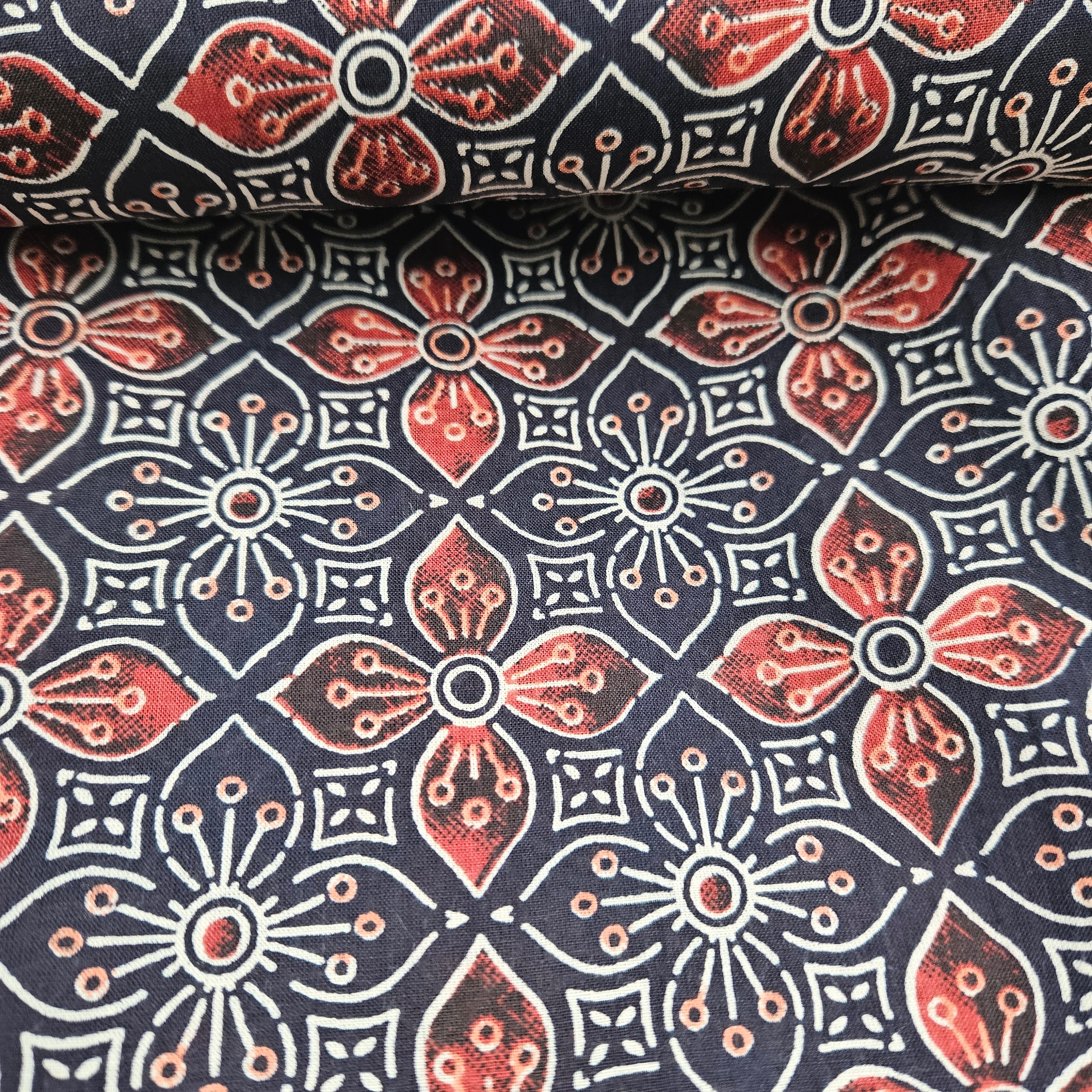 Batik   met mooi   gewerkt motief   Art  N 23370-006