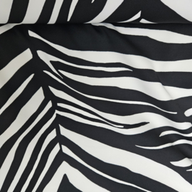 Soepele Jersey  met  zwart wit motief  heel mooie stof   Art CF156