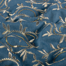 Gewassen denim  soepel vallend met geborduurd  motiefje    Art MC1003