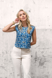 Gewassen denim  soepel vallend met geborduurd  motiefje    Art MC1003