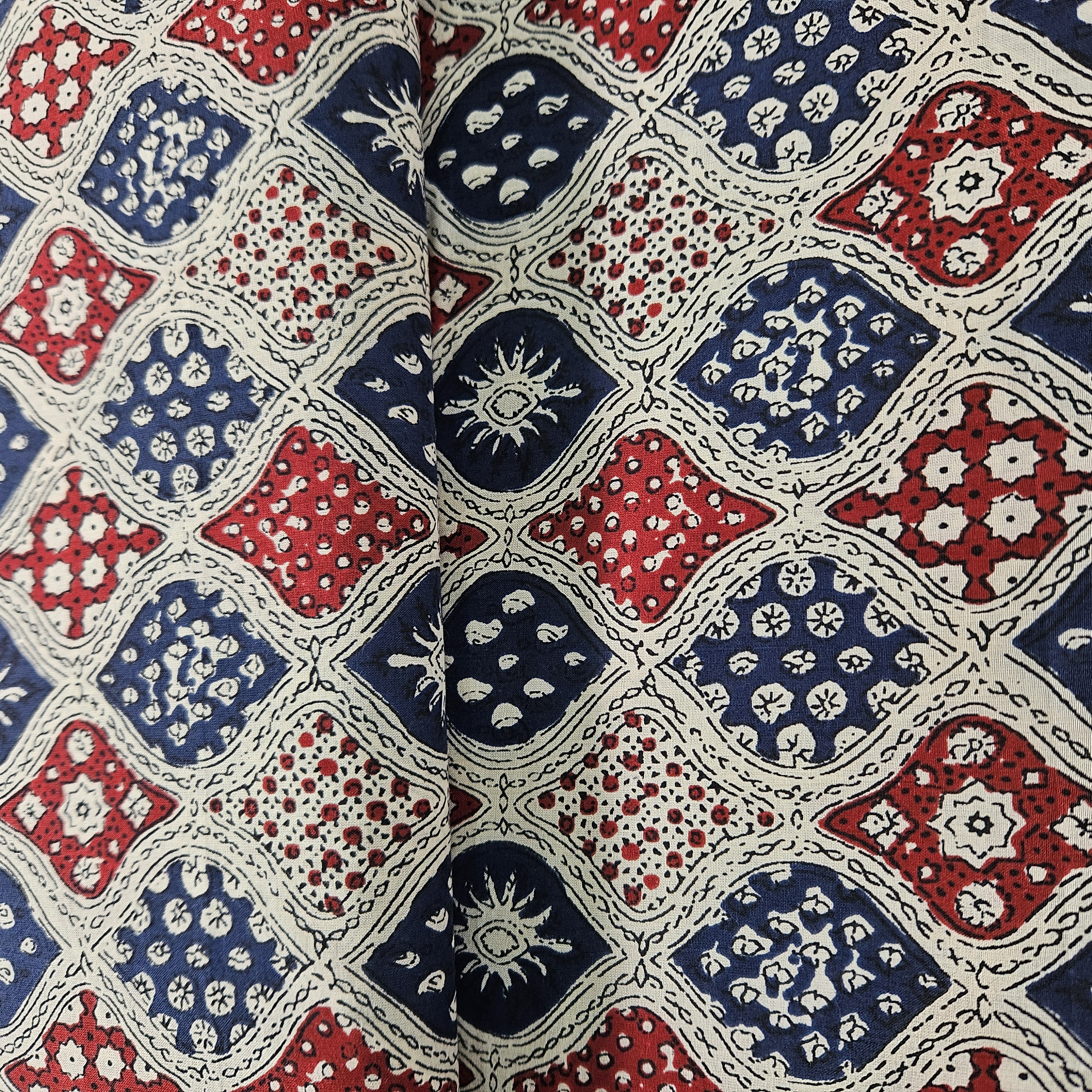 Batik   met mooi   gewerkt motief   Art  N 23361-052