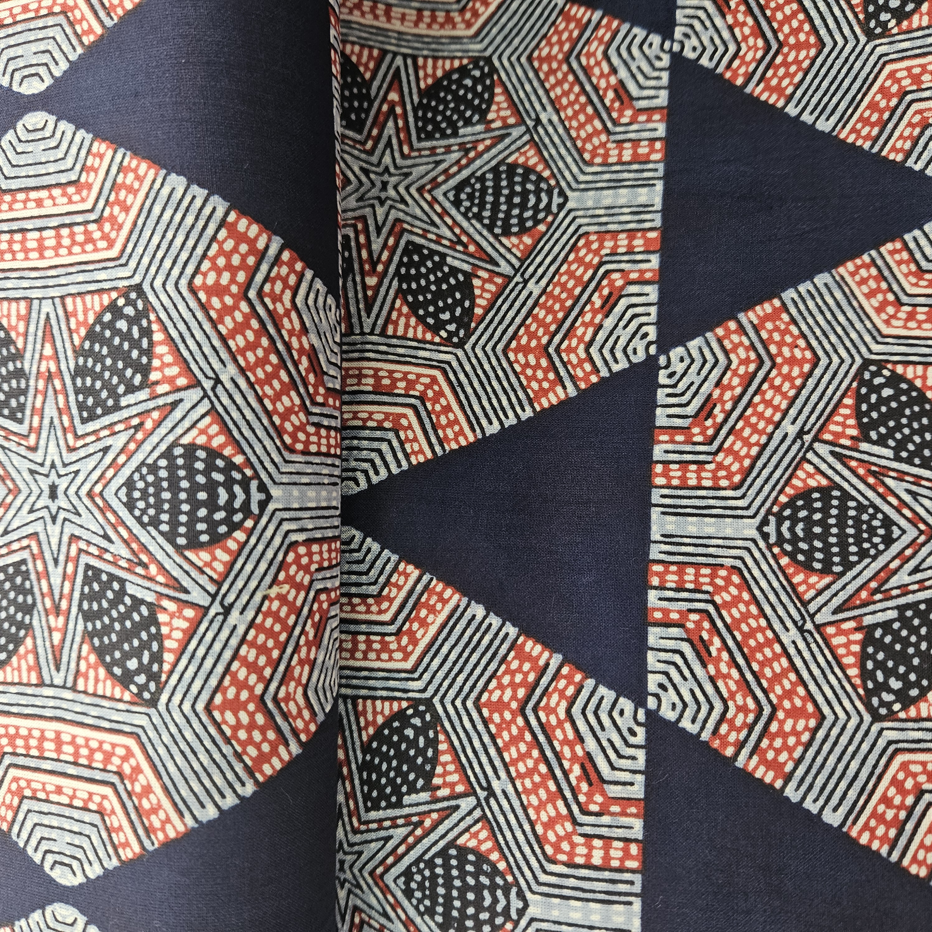 Batik   met   gewerkt motief   Art  N 23373-006