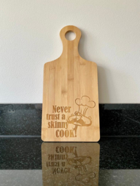 Houten snijplank "Never trust a skinny cook