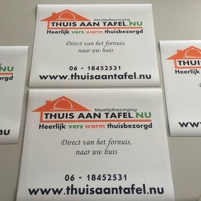 Magneetplaten thuis aan tafel Magneetplaten thuis aan tafel