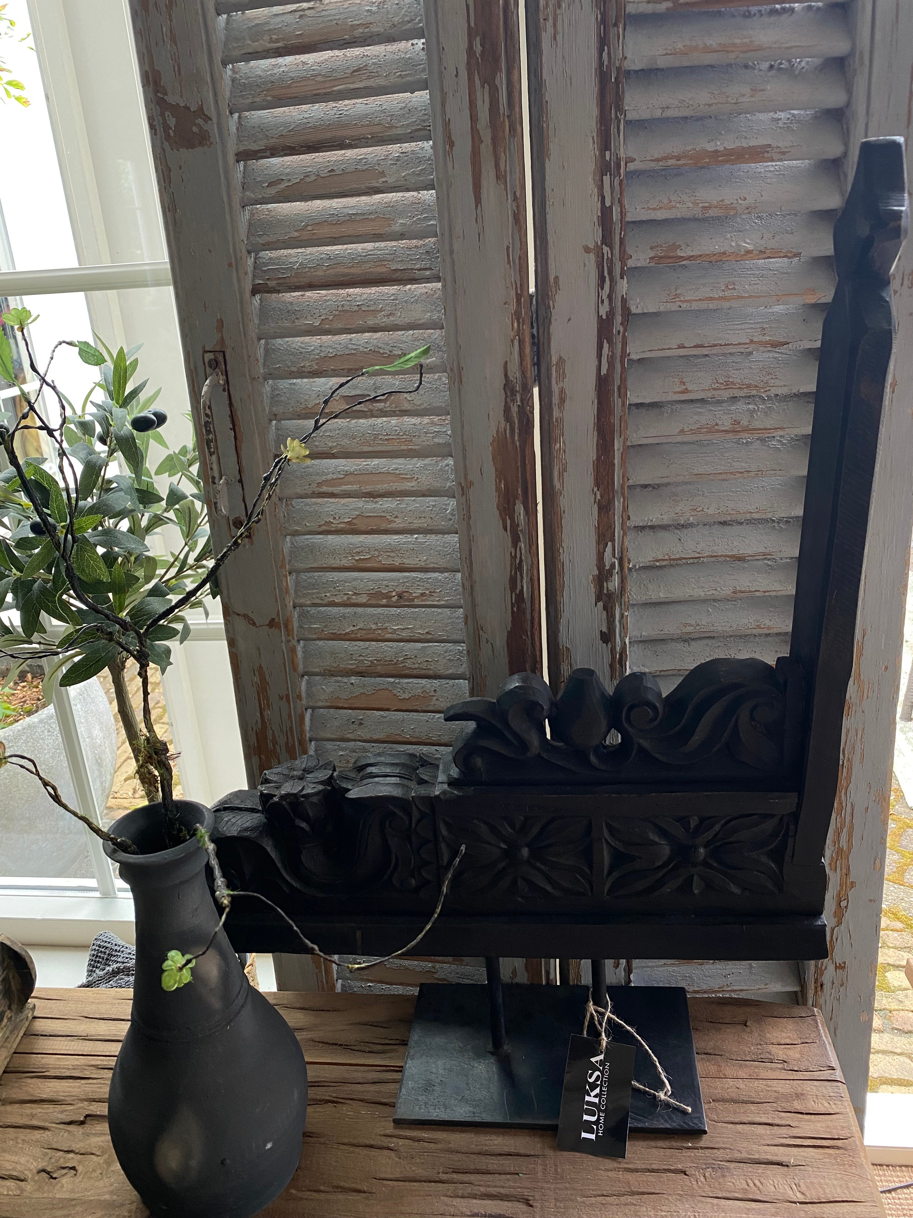 Houten Luksa Ornament op standaard