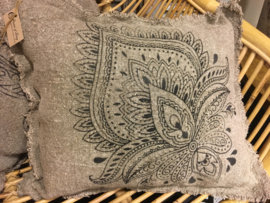 Shabby linnen kussen Henna 2