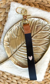 Stationery gift. Keycord / sleutelhanger lus met hart, zwart/heel donker blauw.