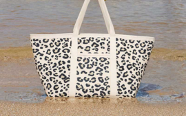 Heerlijke grote shopper/strandtas Bali zonder sluiting. Luipaard lichte ondergrond