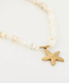 Naturel schelpen kralen ketting met rvs zeester bedel.