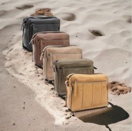 Bag 2 Bag  medium tas “ Anvik “, écht leer. Mustard / donker okergeel