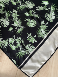Groot groen bloem dessin met ecru randpatroon ,  couture sjaal.