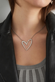 Medium lange Stainless steel ketting met groot hart. Zilverkleurig.
