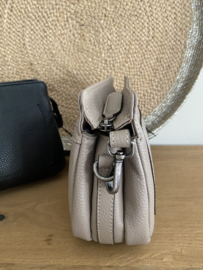 Bag2Bag  tasje Narvik. Zwart of Taupe.