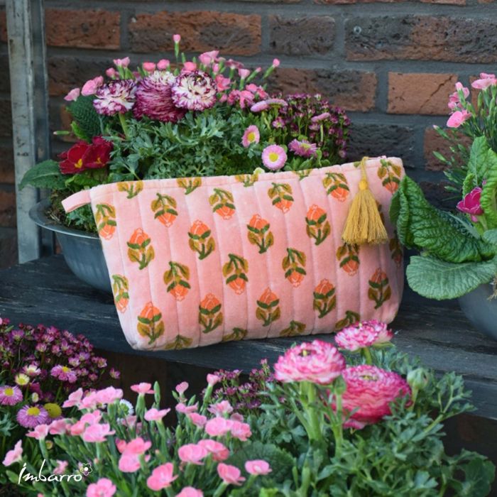 Mooie fluwelen shopper Lovely Flowers van Imbarro. Zalm