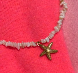 Naturel schelpen kralen ketting met rvs zeester bedel.