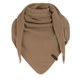 Sjaal/omslagdoek Coco van het mooie merk Knit Factory. Camel / Nude