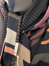 Roze-oranje combi modern design  / zwarte mini stip, couture sjaal