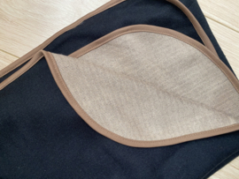 Double face omslagdoek. Fijn gebreid. Zwart of Camel combi.