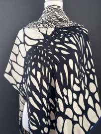 2 x verschillend offwhite-zwart dessin / kobalt blauw bolletjes band. Couture sjaal.