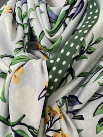 Lichtblauw - Groeb bloemen design / groen - witte stip, couture sjaal