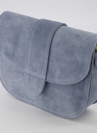 Suède tas met halfronde klep. Meerdere kleuren