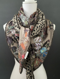 Oude Meesters bloemen print look-a like Taupe  / panter print taupe,  couture sjaal.