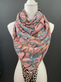 Oudroze-blauw blad design / roze-bruine panter achterkant, couture sjaal.