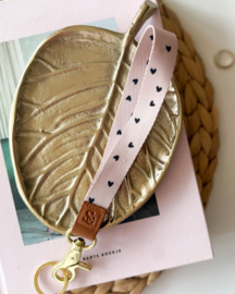 Stationery gift. Keycord / sleutelhanger lus, Beige met zwarte hartjes.
