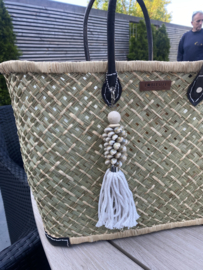 Mooie mand / beach bag / shopper naturel. Maat XL. Schelpen hanger.