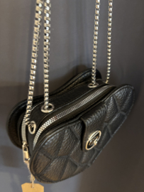 Imitatie leren tasje hart. Zwart. Dubbele ritsen. Zilver.