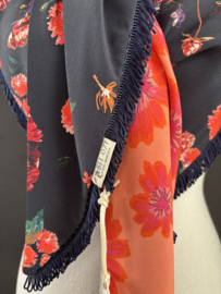 Navy-rood-oranje bloem dessin / koraal oranje bloemen print achterkant. Couture sjaal.