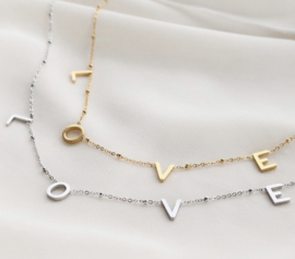 RVS (stainless steel) ketting. Met kleine letters L O V E.