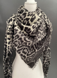 Vierkante super soft sjaal, luipaard dessin. Grijs tinten.