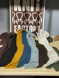 Knit Factory, gebreide handwarmers / wanten zonder vingers. Zwart