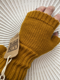 Knit Factory, gebreide handwarmers / wanten zonder vingers. Donkerbruin