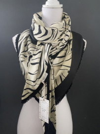 Crème / naturel / zwart tijger dessin met streep aan de rand. couture sjaal.