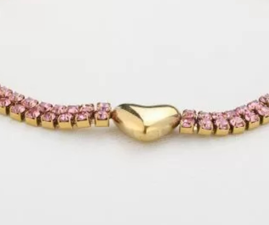 Stainless steel armband, met lichtroze strass + hart. goudkleurig.