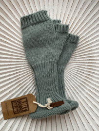  Knit Factory, gebreide handwarmers / wanten zonder vingers. Stone green